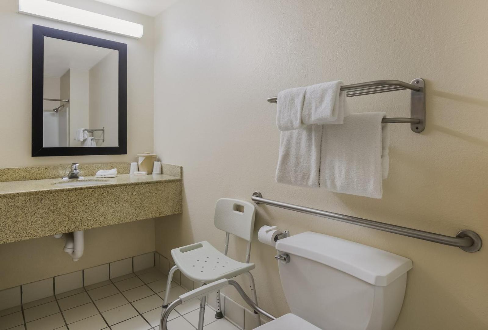 Red Roof Inn & Suites Knoxville East