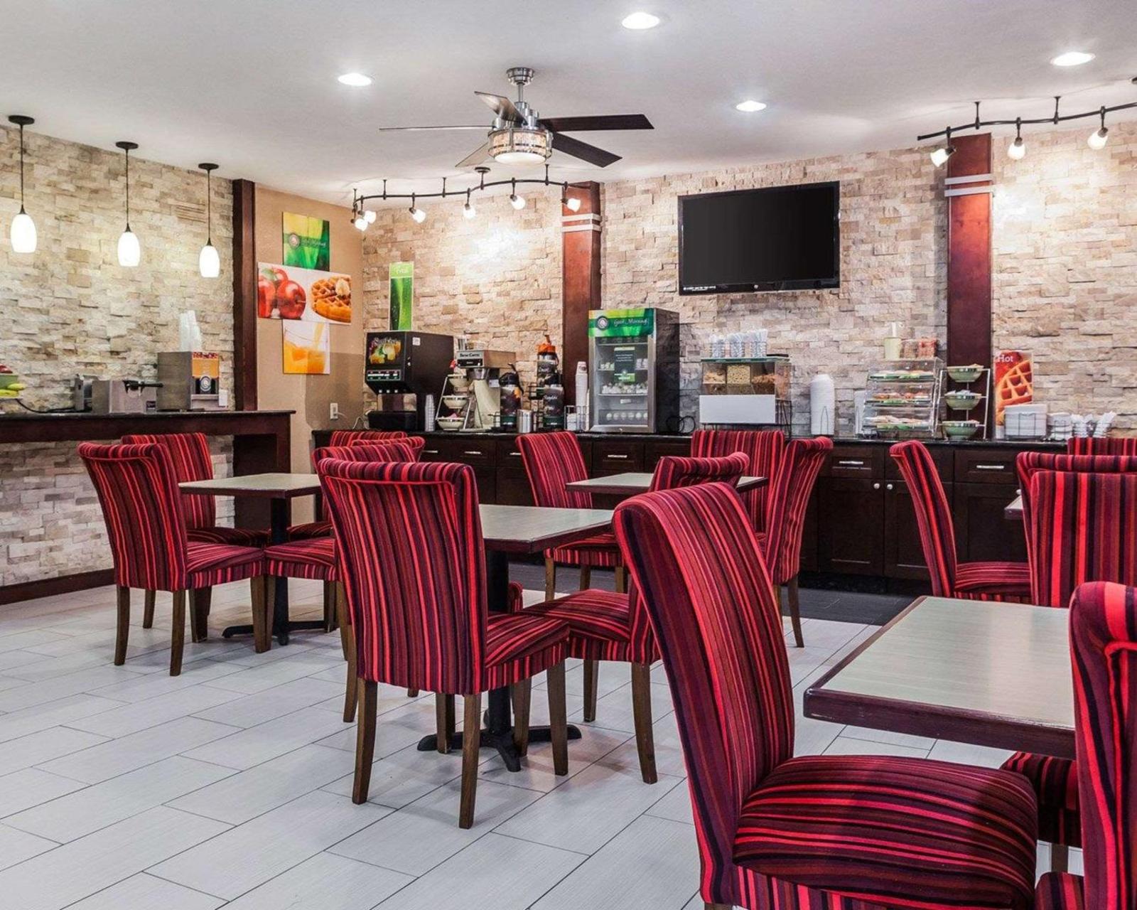 Quality Inn & Suites Des Moines Airport
