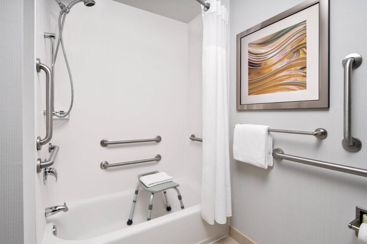 Courtyard by Marriott Raleigh North/Triangle Town Center