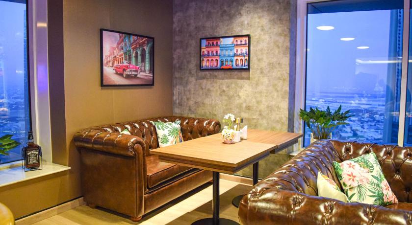 Carlton Downtown Hotel