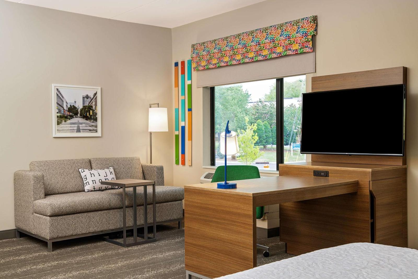 Hampton Inn & Suites Raleigh Midtown, NC
